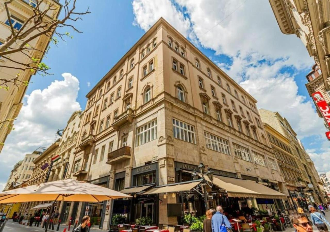 Luxury Apartment By The Famous Vaci Street Budapest Exterior photo