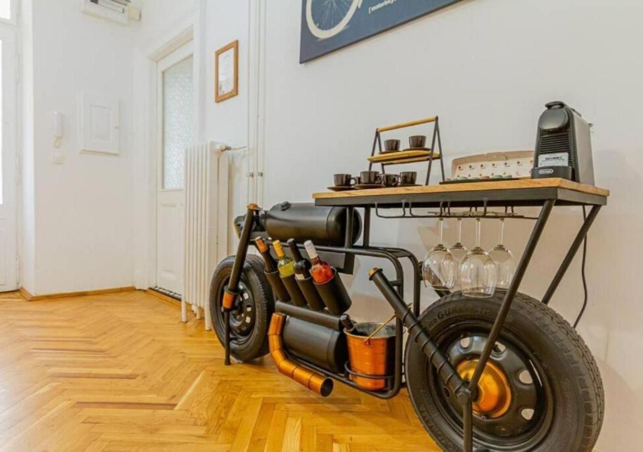 Luxury Apartment By The Famous Vaci Street Budapest Exterior photo